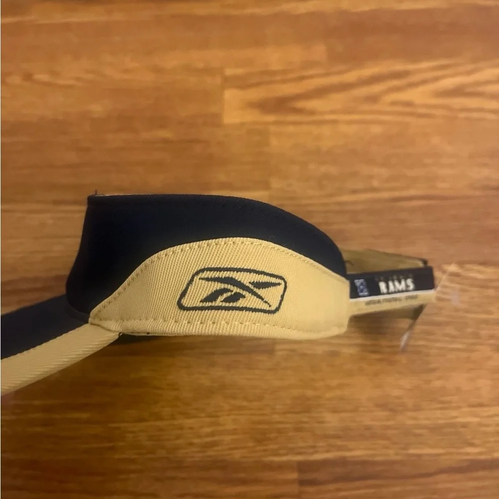 Vntage St. Louis Rams Reebok - Picture 2 of 3